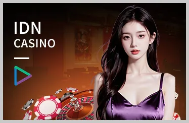 Người chơi đang tận hưởng trò chơi máy đánh bạc slot tại OKVIPAU
